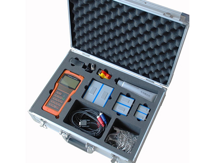 Portable ultrasonic flowmeter