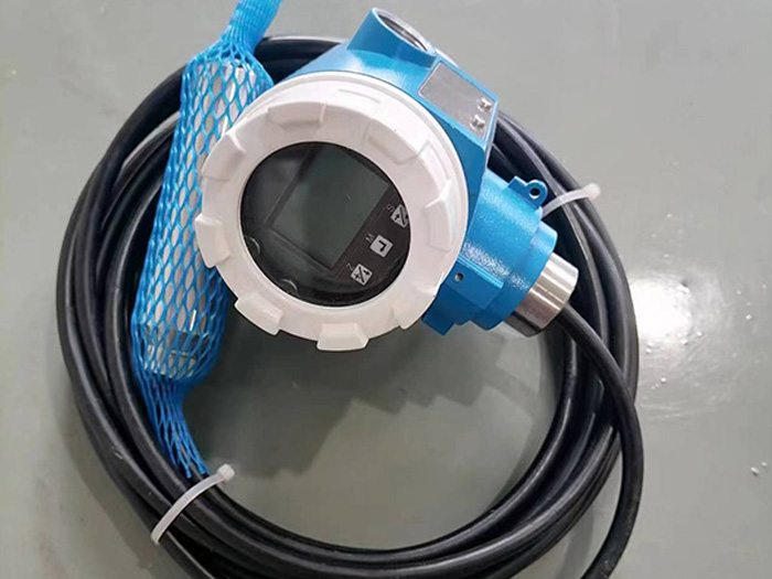 putting-into-type liquid level meter